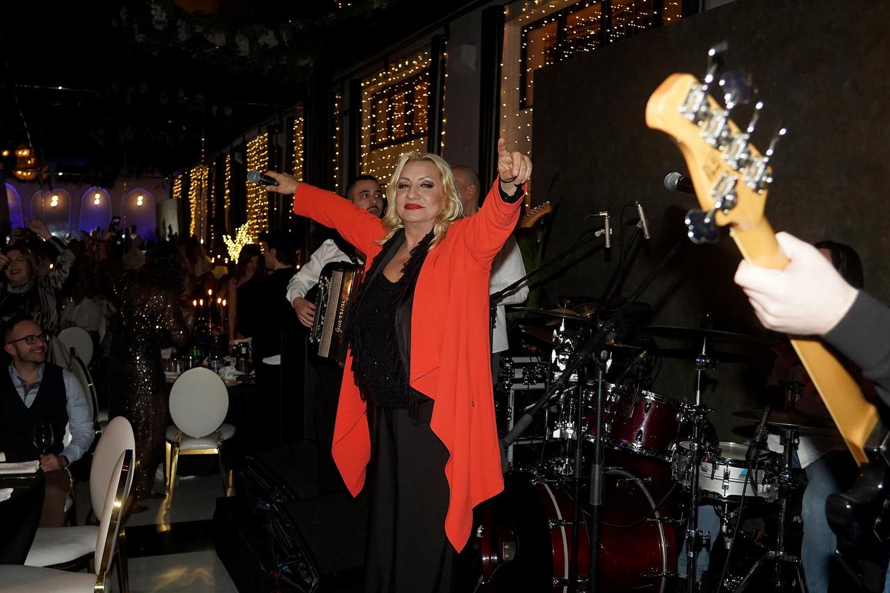 Beograd: Vesna Zmijanac zabavljala okupljene u The Dream event centru prilikom dočeka pravoslavne Nove godine