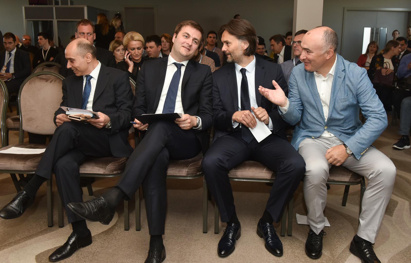 Glavni urednik Poslovnog dnevnika Vladimir Nišević, ministar Tomislav Ćorić, glavni urednik Večernjeg lista Dražen Klarić i predstavnik vlasnika Styrije Ivan Tolj
