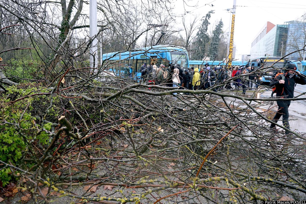 Oštećeni tramvajski vodovi, nema prometa između Maksimira i Dubrave