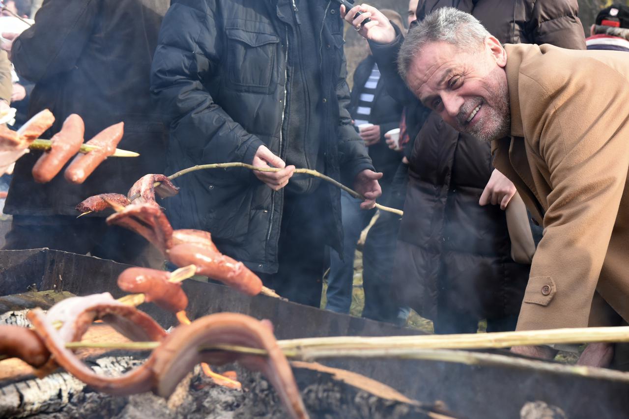 17.01.2015., Zagreb - U vinogradu Marijana Tomurada proslavljen je blagdan svetog Vinka. Kum ceremonije bio je predsjednik Skupstine Grada Zagreba Darinko Kosor, a medju mnogim gostima bio je i zagrebacki gradonacelnik Milan Bandic. Milan Bandic. 