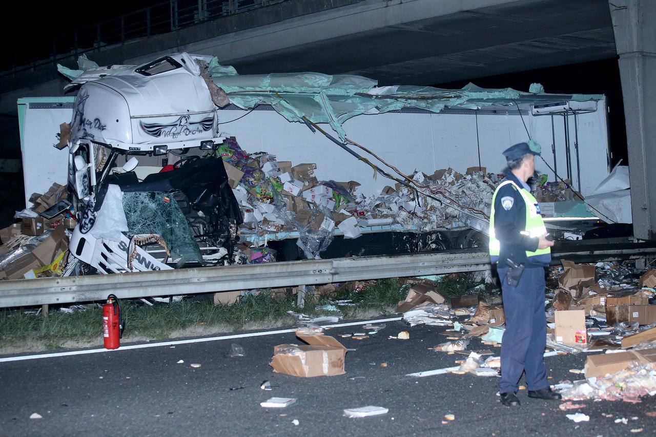 14.10.2016., Zagreb - Prometna nesreca prije cvora Jakusevac u smjeru zapada