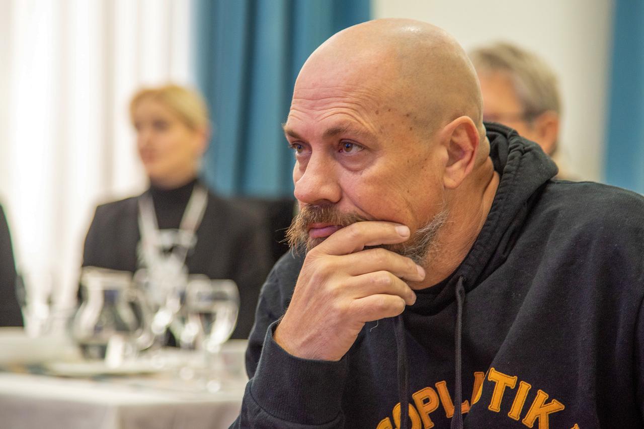 Pula: U sklopu Sa(n)jam knjiga u Istri u DHB održan je  je Doručak s autorom