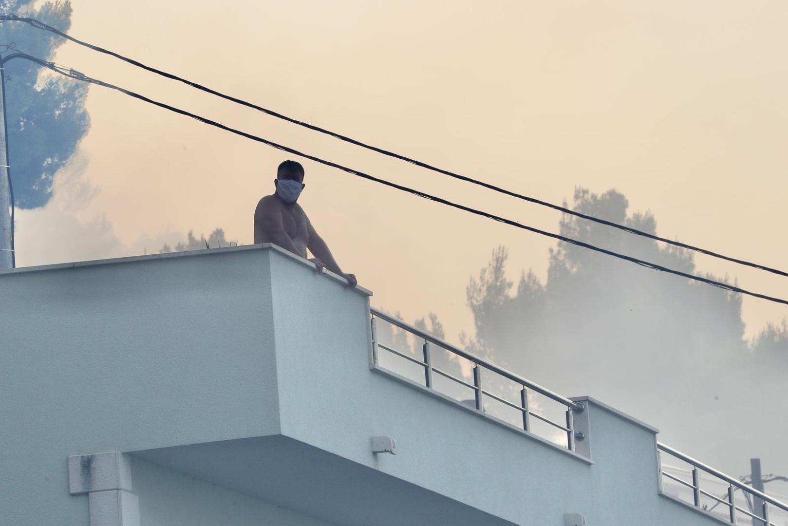 11.08.225., Krilo Jesenice - Veliki požar iznad Krila Jesenice gasi više od 100 vatrogasaca Photo: Ivo Cagalj/PIXSELL