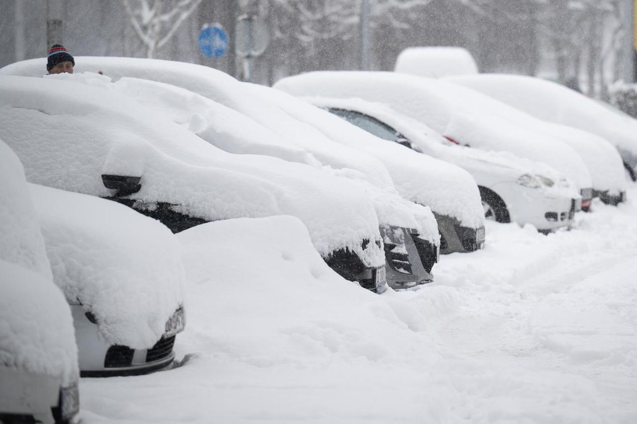 Zagreb: Snijeg zabijelio zapadni dio grada 