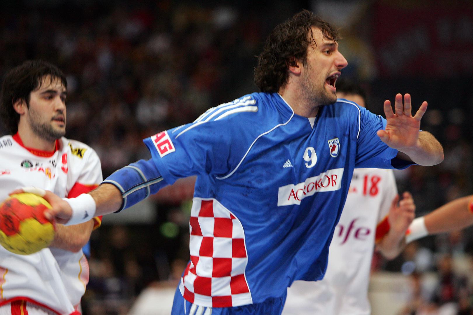 Posebno je 2013. godine s njemačkim klubom ostvario san svakog rukometaša – osvojio Ligu prvaka. Bio je pivot koji je svojim igračkim stilom bio ispred svog vremena, jednako dominantan u napadu i obrani, borac koji nikada nije odustajao.