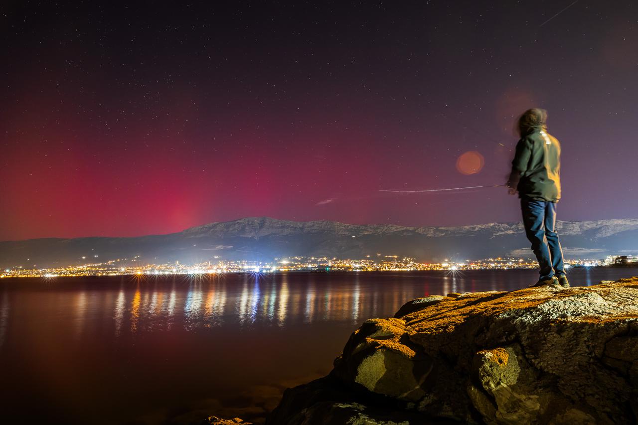 Pogled na auroru borealis iz lučice Spinut