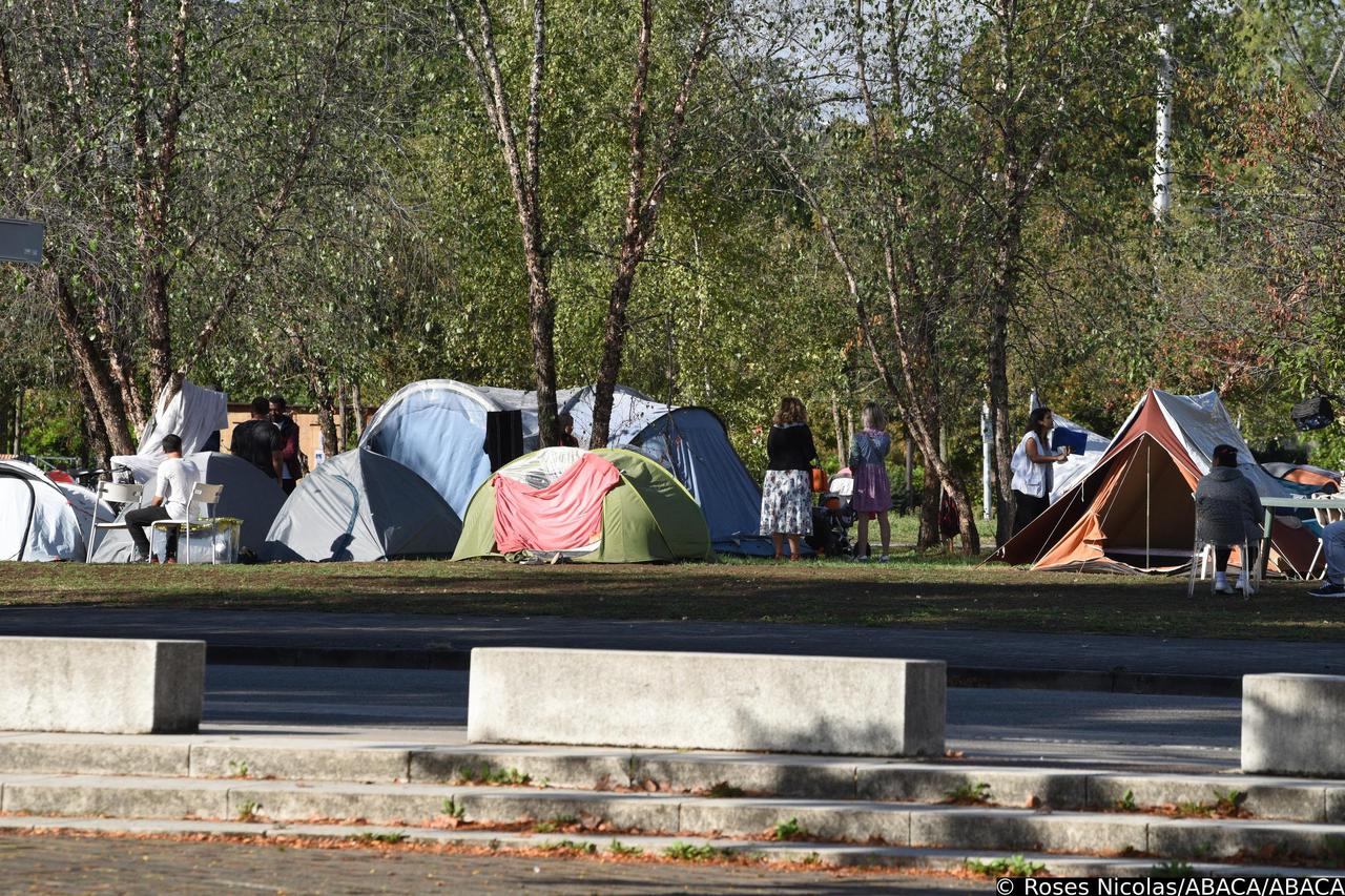 Camp Of Migrants In Front Of The City Hall - Strasbourg