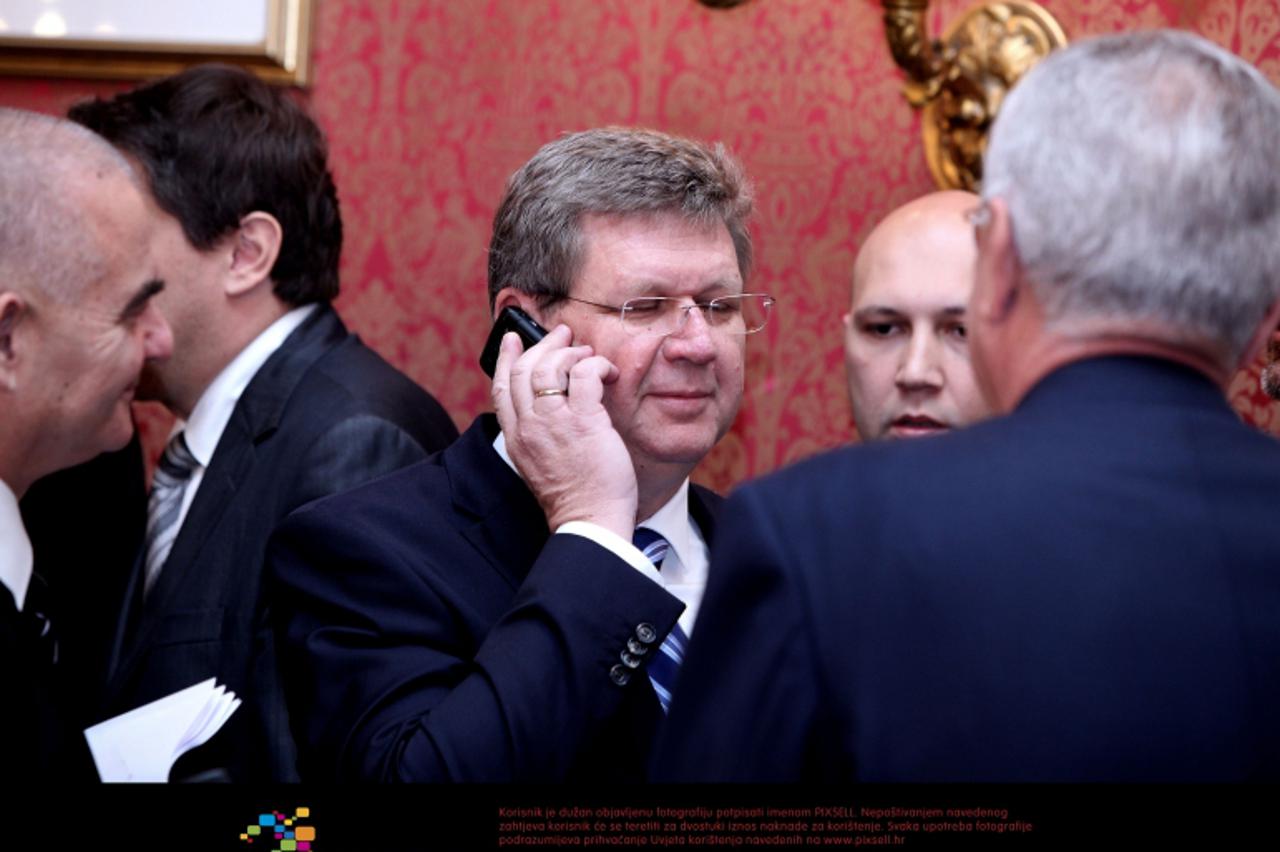 '11.10.2012., Zagreb - 56. sjednica Vlade Republike Hrvatske u Banskim dvorima. Mirando Mrsic.  Photo: Patrik Macek/PIXSELL'