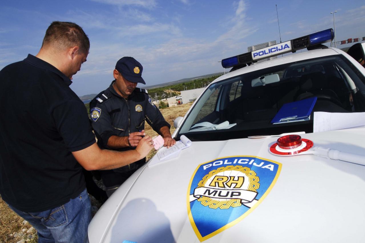 policija