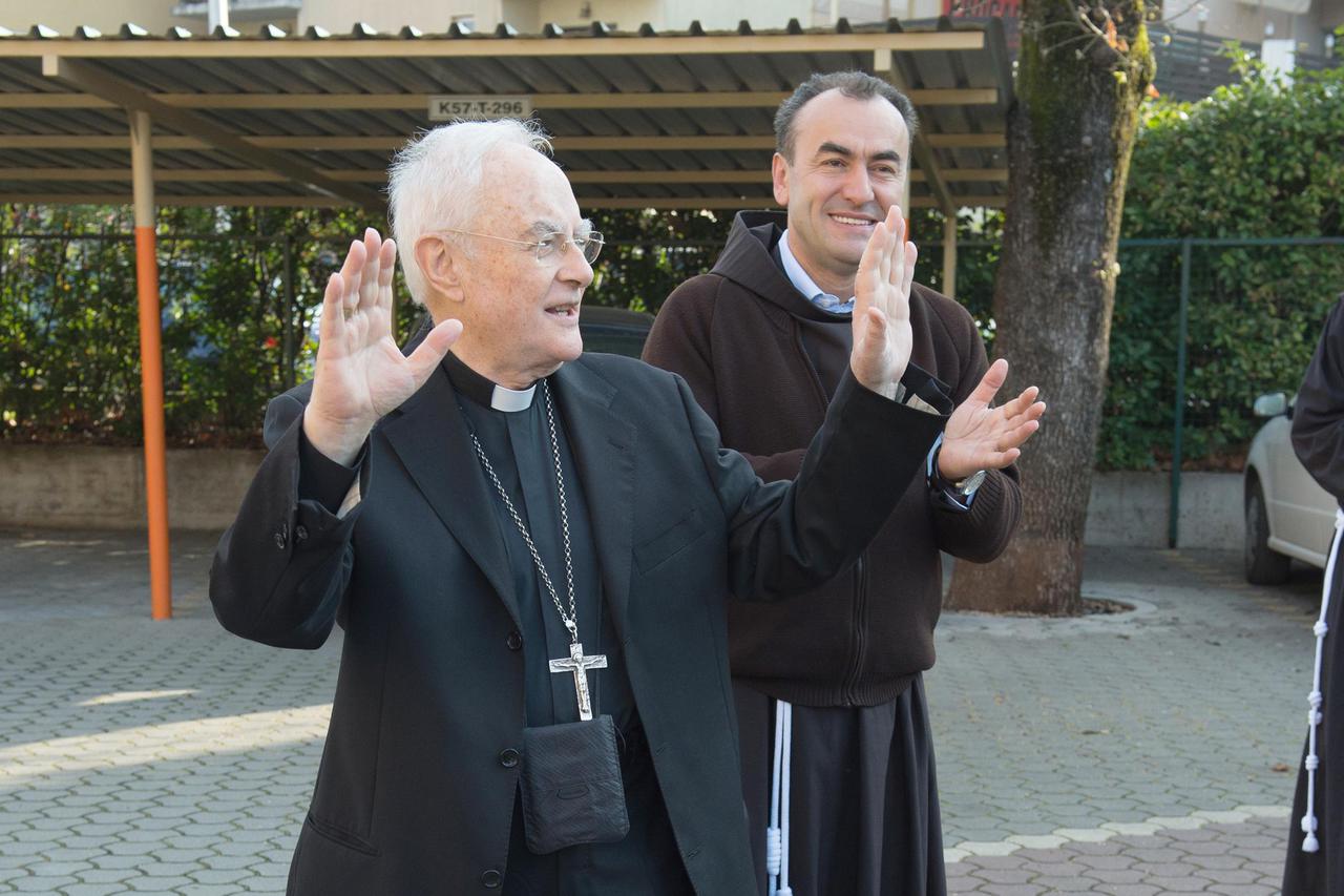 Jutros nešto prije 9 sati nadbiskup Hoser otišao u svoju nadbiskupiju u Varšavu u Poljskoj. Medjugorje, 06.04.2017.Snimio:Marijan Sivrić