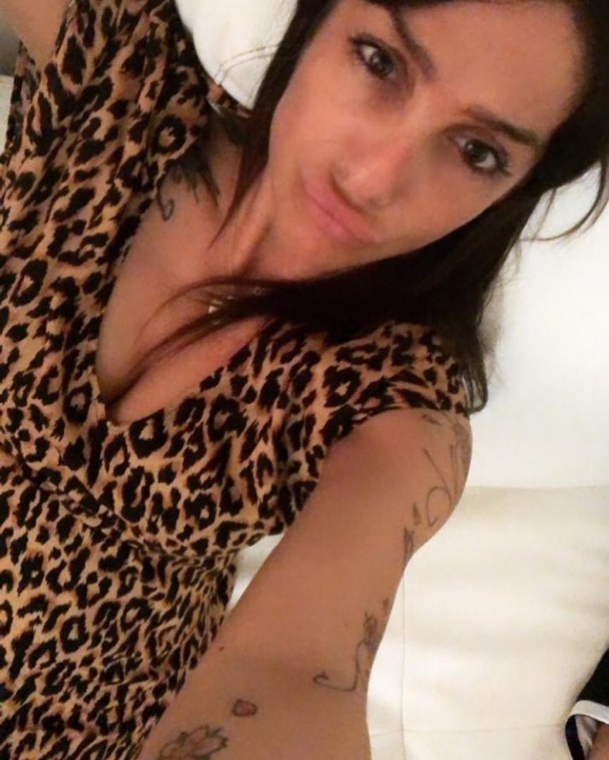 Ali uzalud mu golovi, najveća zvijezda talijanskih medija nije Nicolò, već njegova atraktivna majka. Naime, 41-godišnja Francesca Costa izazovnim fotografijama privlači svu pažnju. 