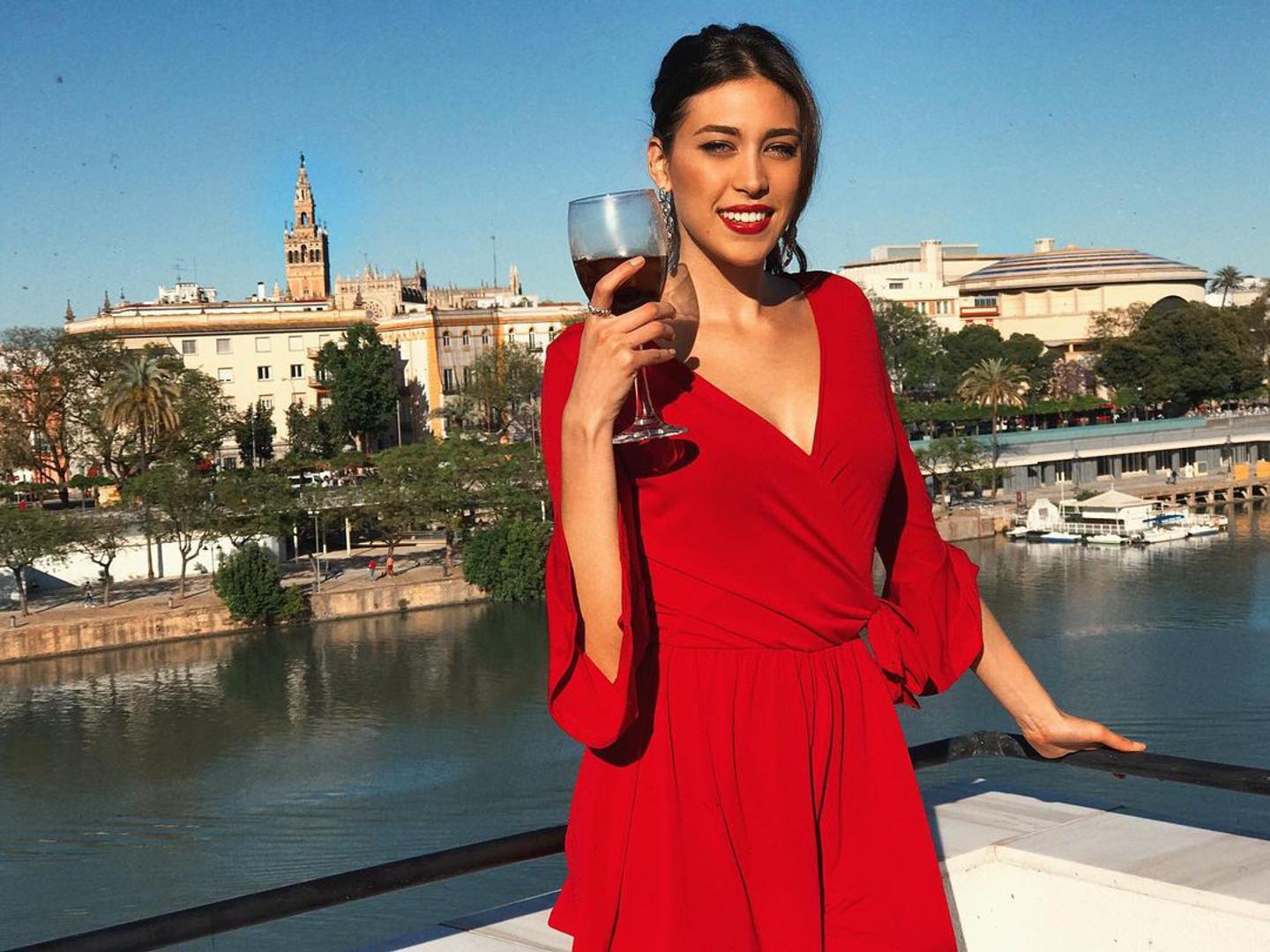 

Nekadašnja košarkašica će svoju zemlju predstavljati na globalnoj smotri, a posebno je zanimljiva njena sportska prošlost.
