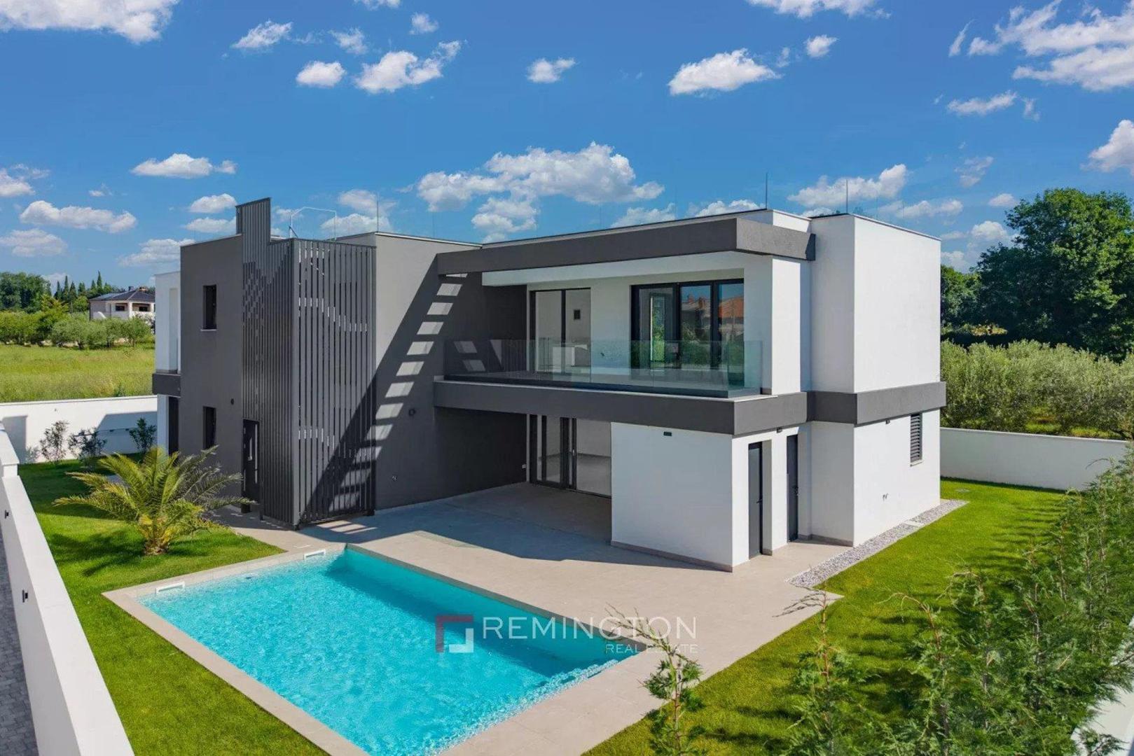 Na tržištu nekretnina pojavila se moderna vila u okolici Pule, smještena svega 60 metara od mora. Nekretnina se prodaje po cijeni od 1.150.000 eura, a riječ je o novogradnji koja se nalazi na zemljištu površine 768 četvornih metara.

