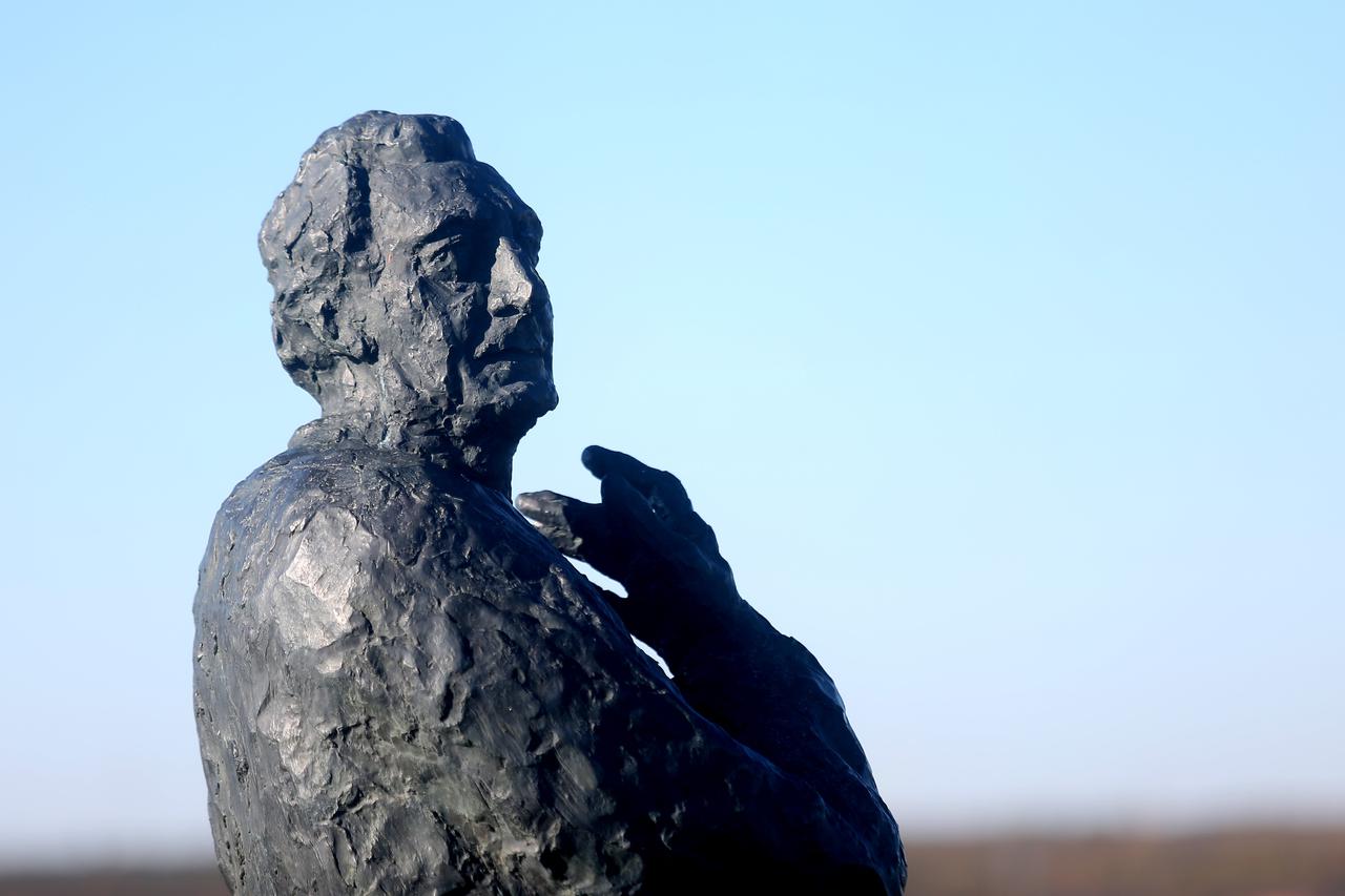 Spomenik Franji Tuđmanu u Kninu