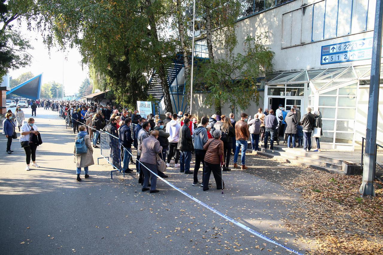 Velika gužva za cijepljenje na Zagrebačkom velesajmu
