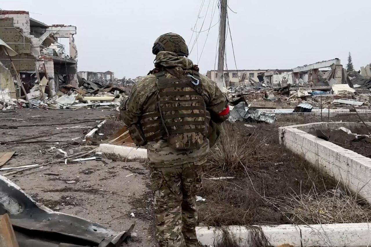 Russian troops advance in Kursk region