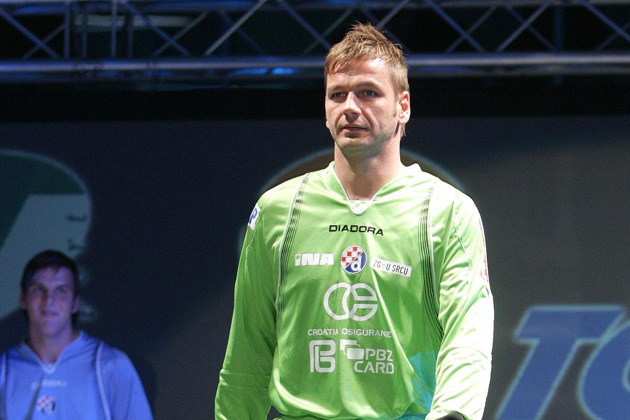 ARHIVA Zagreb: Nogometaši Dinama prošetali modnom pistom u novim dresovima