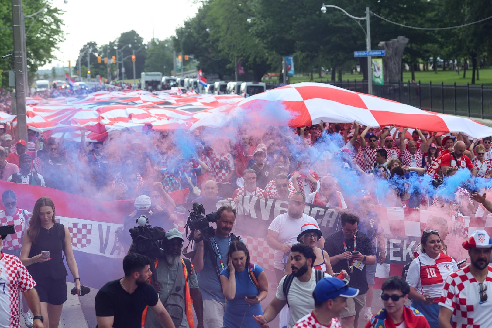 U satima uoči utakmice, ulicama najvećeg grada Kanade vladalo je veliko veselje i slavlje hrvatskih navijača, a sve je okrunjeno velikom povorkom do stadiona BMO Field.