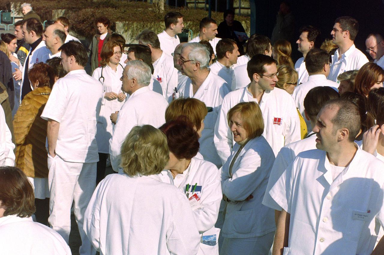 30.01.2003., Zagreb - Lijecnici Nove bolnice strajkom pokusavaju natjerati Vladu da im poveca place.   Photo: Patrik Macek/PIXSELL