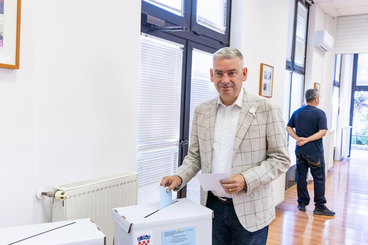 Pula: Nezavisni kandidat za istarskog župana Boris Miletić glasovao u drugom krugu lokalnih izbora