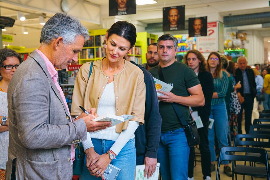 Hoću knjigu Megastore