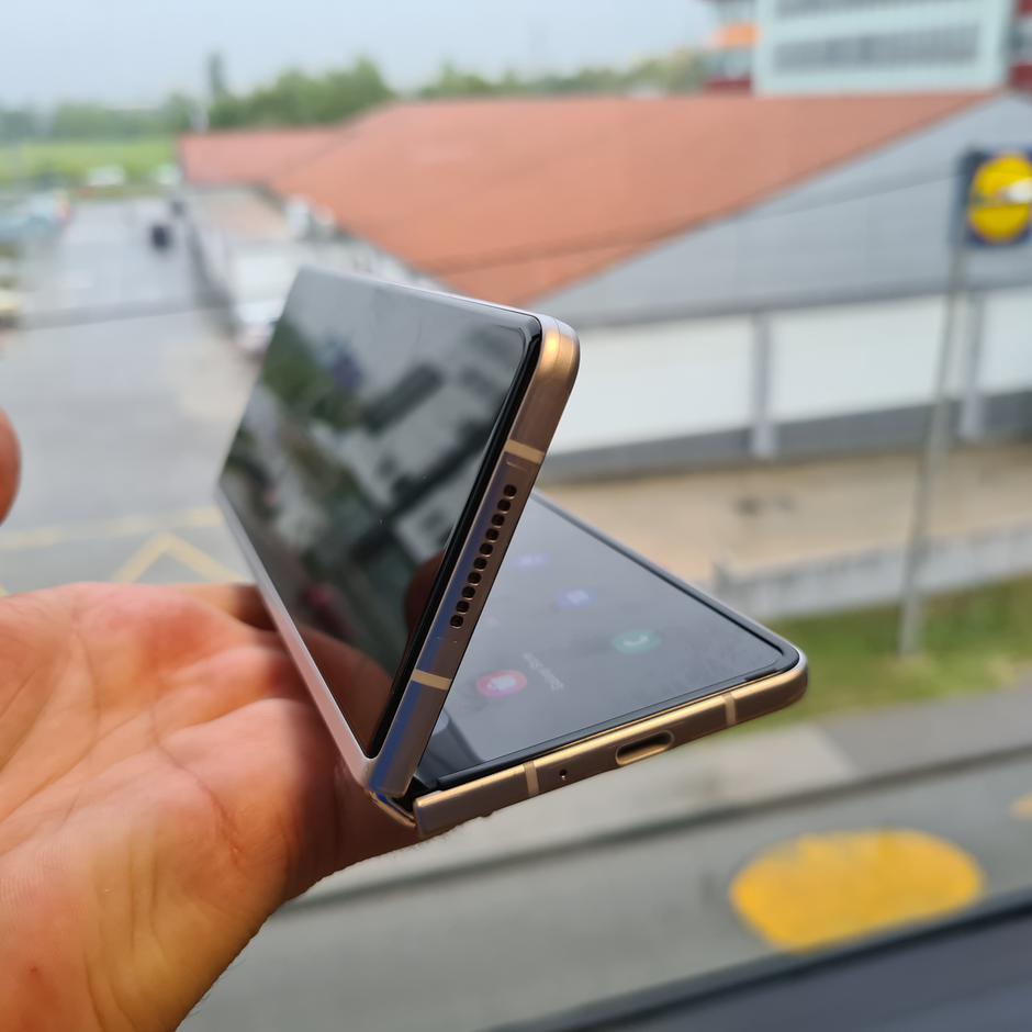 Samsung Galaxy Z Fold 3