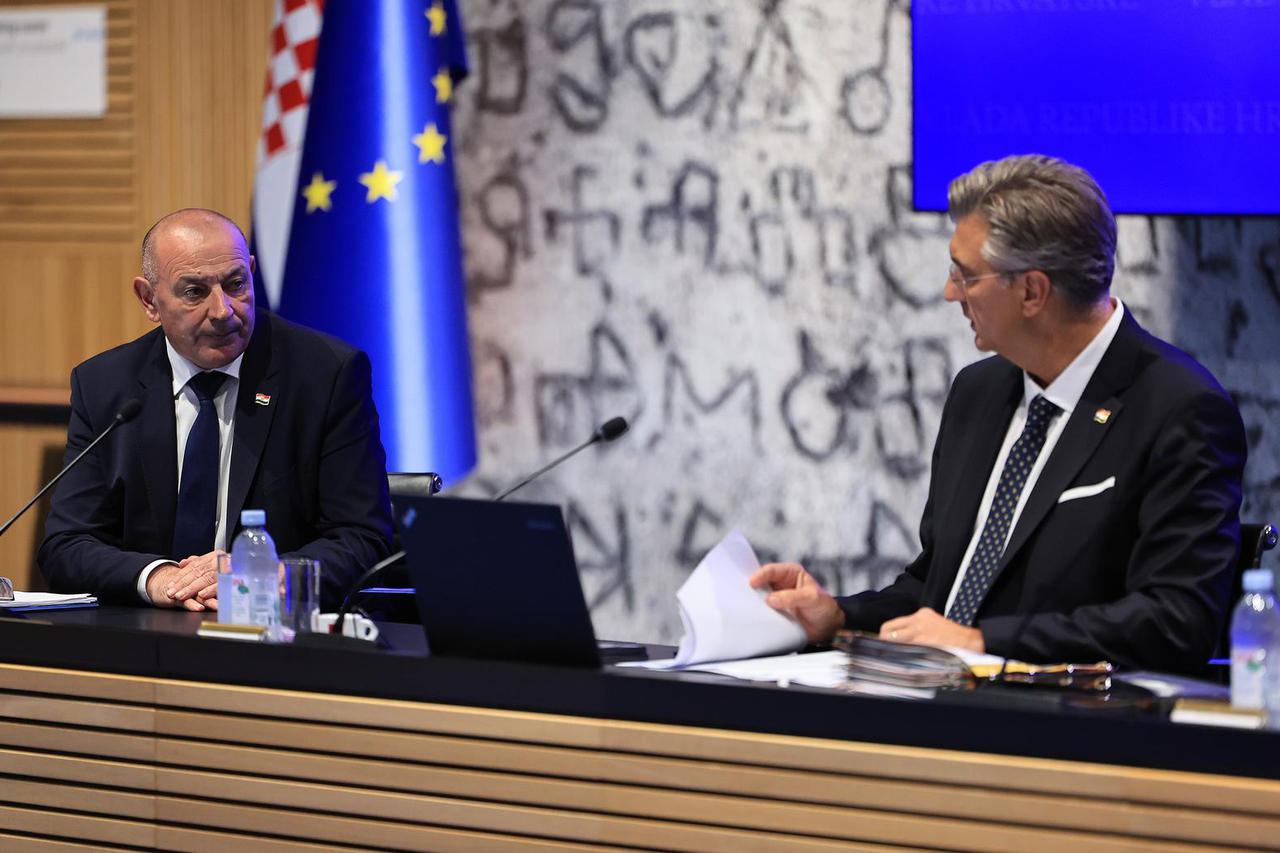 Zagreb: Plenković na sjednici Vlade predstavio nove mjere, poskupljenja od 1. studenog