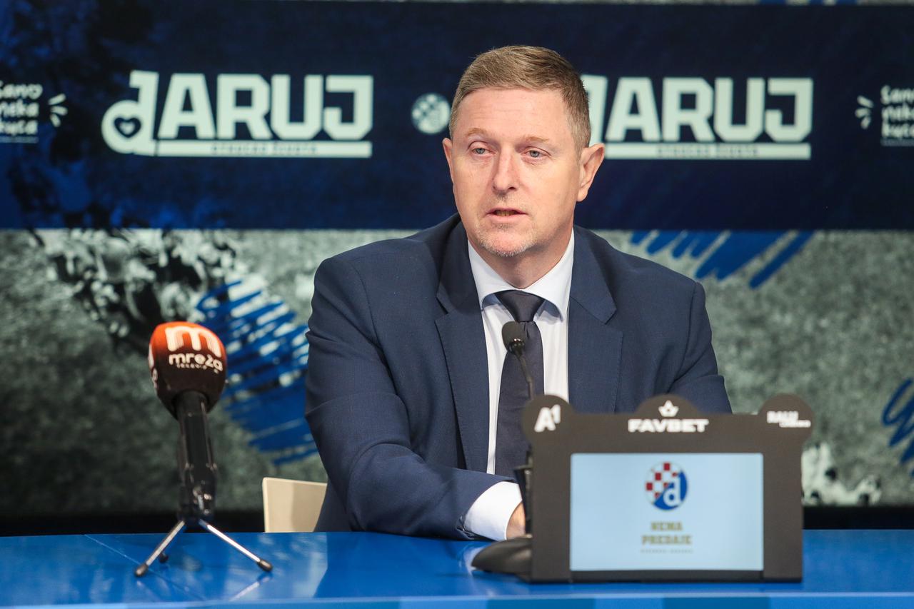 Zagreb: Humanitarna akcija "Daruj otkucaj života" u organizaciji udruge "Veliko srce malom srcu" i Dinamove zaklade