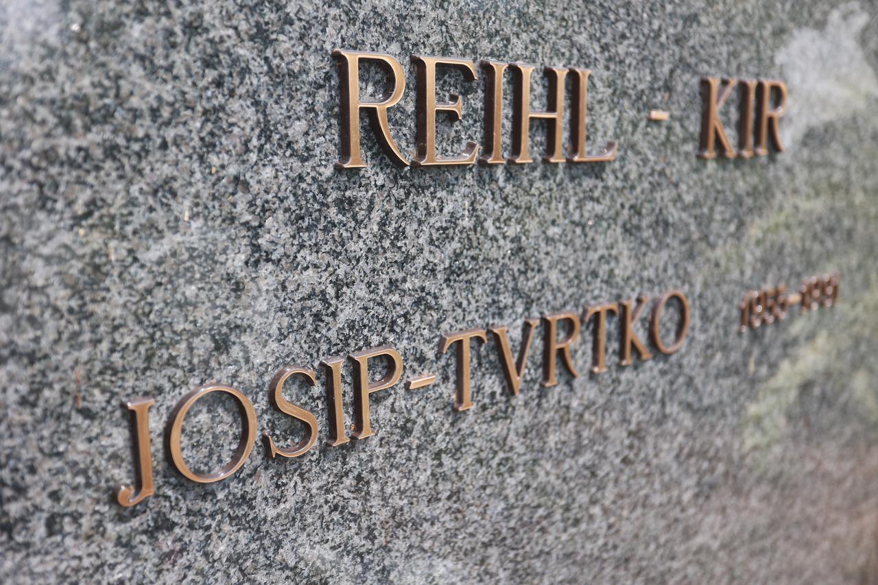 Đakovo: Grob Josipa Reihla-Kira