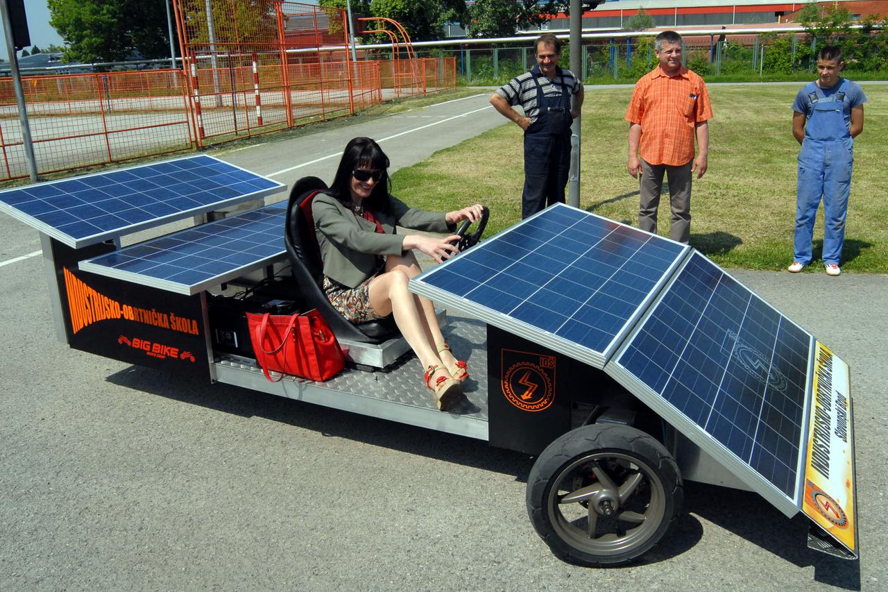 Prvi solarni autmobil