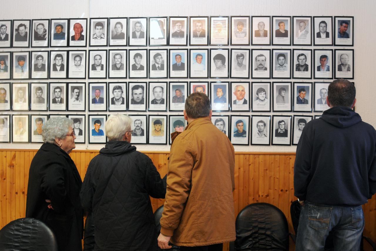 Konferencija obitelji žrtava povodom ukidanja presude Srbima za zločine u Lovasu