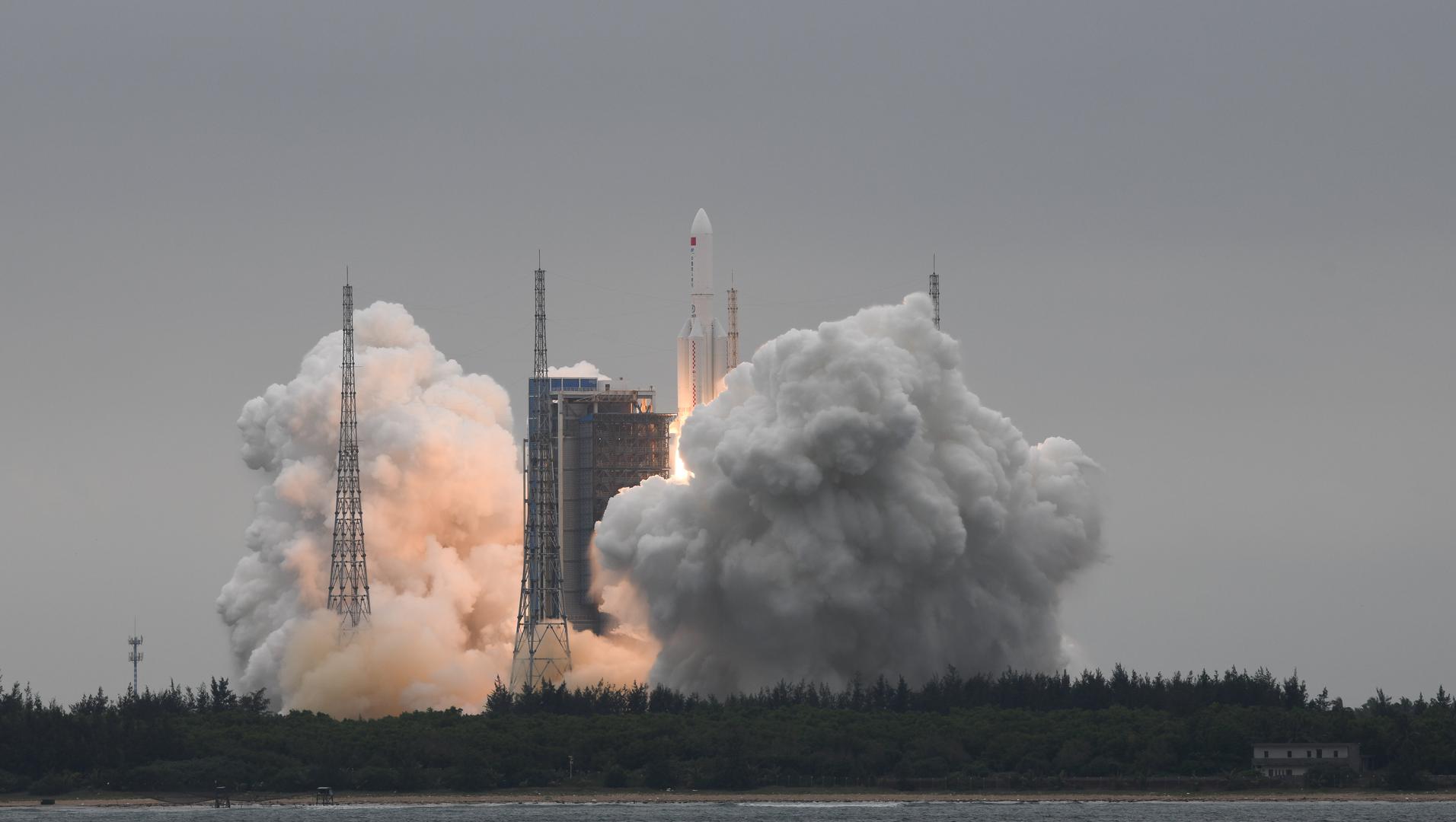 (EyesonSci)CHINA-HAINAN-WENCHANG-SPACE STATION-CORE MODULE-LAUNCH (CN) (210429) -- WENCHANG, April 29, 2021 (Xinhua) -- The Long March-5B Y2 rocket, carrying the Tianhe module, blasts off from the Wenchang Spacecraft Launch Site in south China's Hainan Province, April 29, 2021. China on Thursday sent into space the core module of its space station, kicking off a series of key launch missions that aim to complete the construction of the station by the end of next year. (Xinhua/Yang Guanyu) Yang Guanyu  Photo: XINHUA/PIXSELL