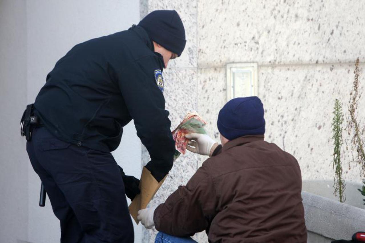 izvukli ga iz auta (1)