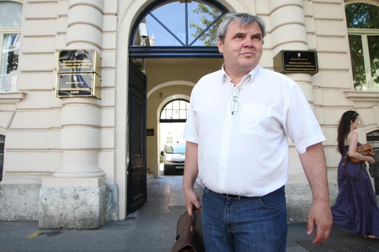 \'14.06.2010. Zagreb, Hrvatska - Ante Madunic, odvjetnik Ivana Mravaka dolazi u sjediste USKOK-a u Gajevoj ulici. photo: Petar Glebov/PIXSELL\'