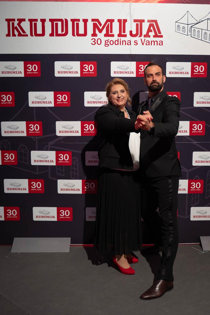 Jasnica Kudumija Romek u društvu Ivana Šarica