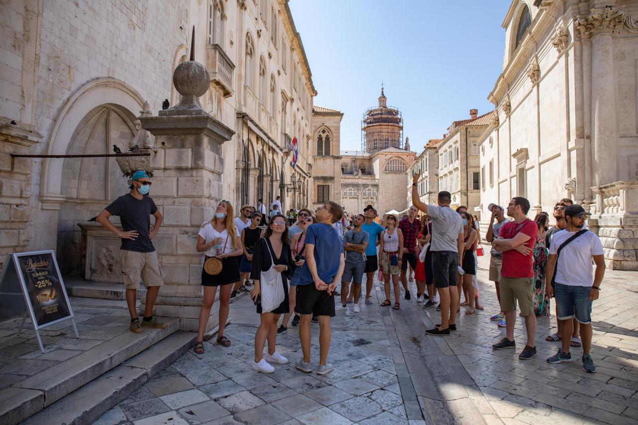 Dubrovnik: Grupe turista u staroj gradskoj jezgri