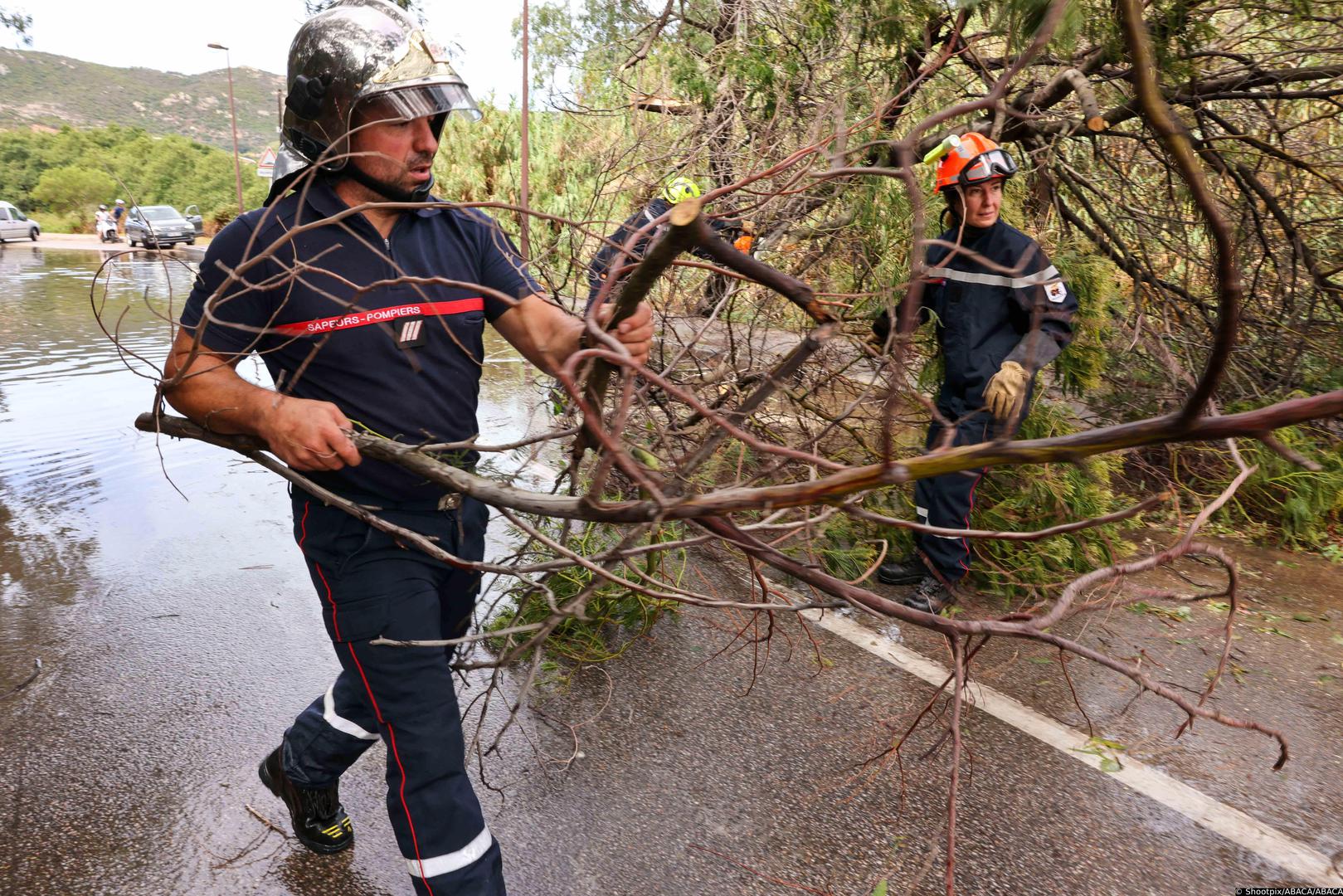 Corsica was hit by a very violent storm which left at least 5 dead, twelve injured, and a great deal of material damage this Thursday morning. A 13-year-old girl died after a tree fell at a campsite. A 72-year-old woman died after the roof of a straw hut fell on her vehicle. Further north of the island, a 46-year-old man also lost his life after a tree fell on a bungalow in Calvi. Two other people died, a fisherman and a woman who was kayaking. Corsica, France on August 18, 2022. Photo by Shootpix/ABACAPRESS.COM Photo: Shootpix/ABACA/ABACA