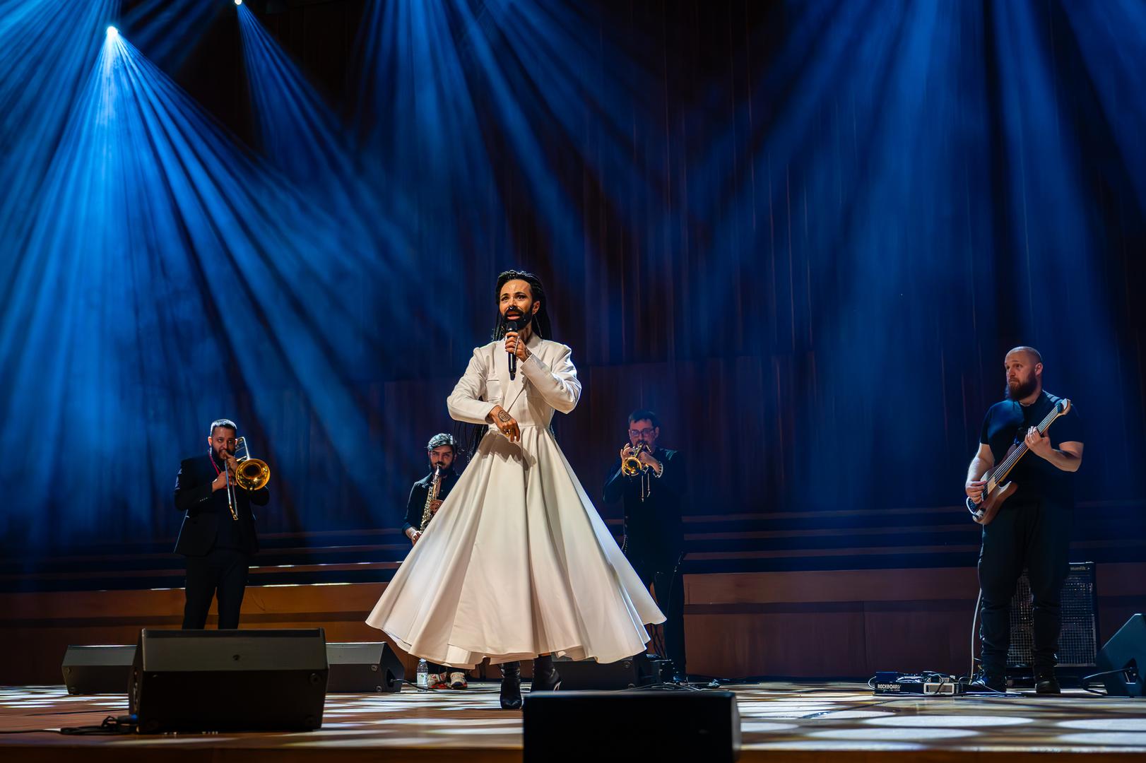 Nakon osmog trijumfa u KD Vatroslava Lisinskog, jasno je da je veza između Bože Vreće i zagrebačke publike trajna i posebna, a slavlje sevdaha već se u utorak, 17. ožujka, seli u Pulu, gdje će se umjetnik susresti s publikom u Istarskom narodnom kazalištu. Preostale ulaznice za koncert u Puli dostupne su na Mojekarte.hr i blagajni INK-a.