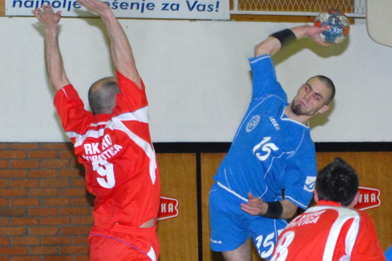 'pod 08. 12. 2009. Koprivnica Marinero Martinjak (plavi 15) pred odlaskom iz rk Koprivnica Photo: Josip Maljak/PIXSELL'
