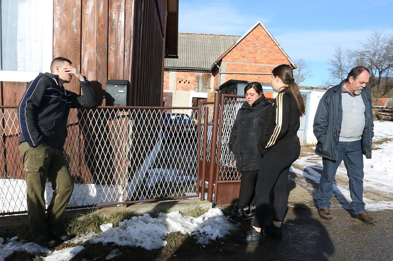 Jelvica: Dvogodišnjakinja se istrgnula iz ruku roditelja i podletjela pod kombi