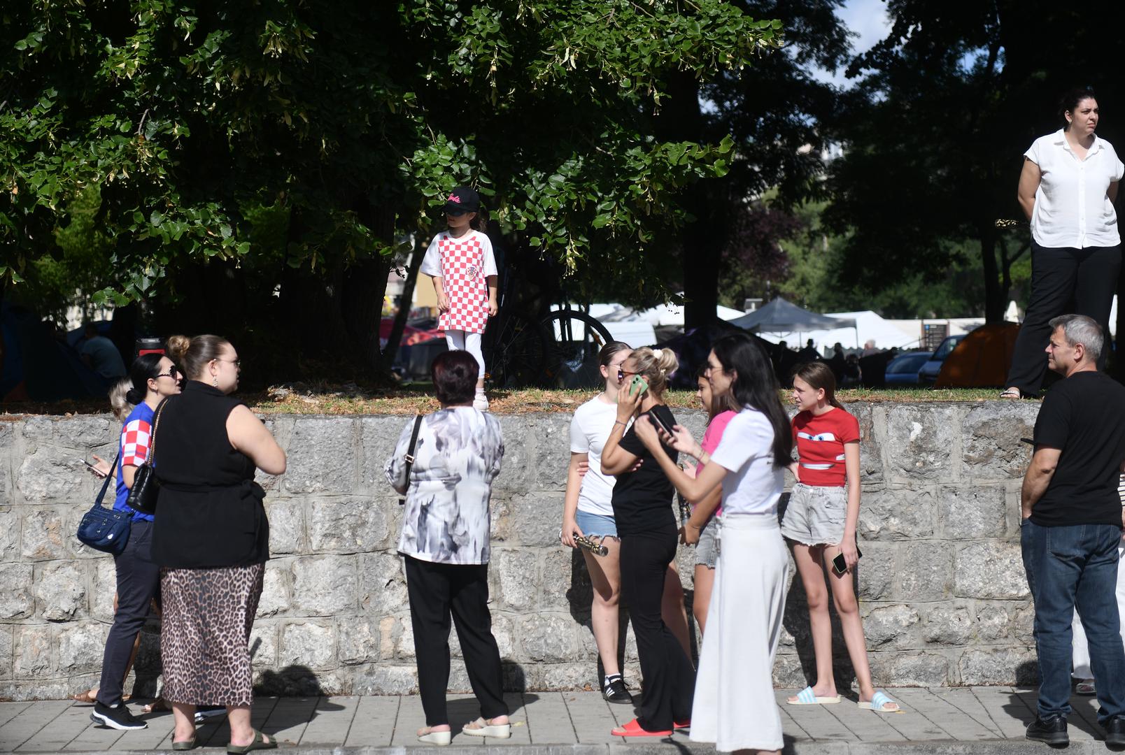 Pjevač je na svojim društvenim mrežama objavio kako je početak koncerta predviđen u 21:00 sati.