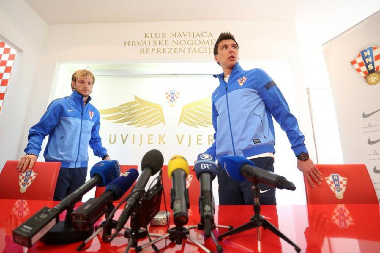 Mario Mandžukić, Ivan Rakitić, portal (1)