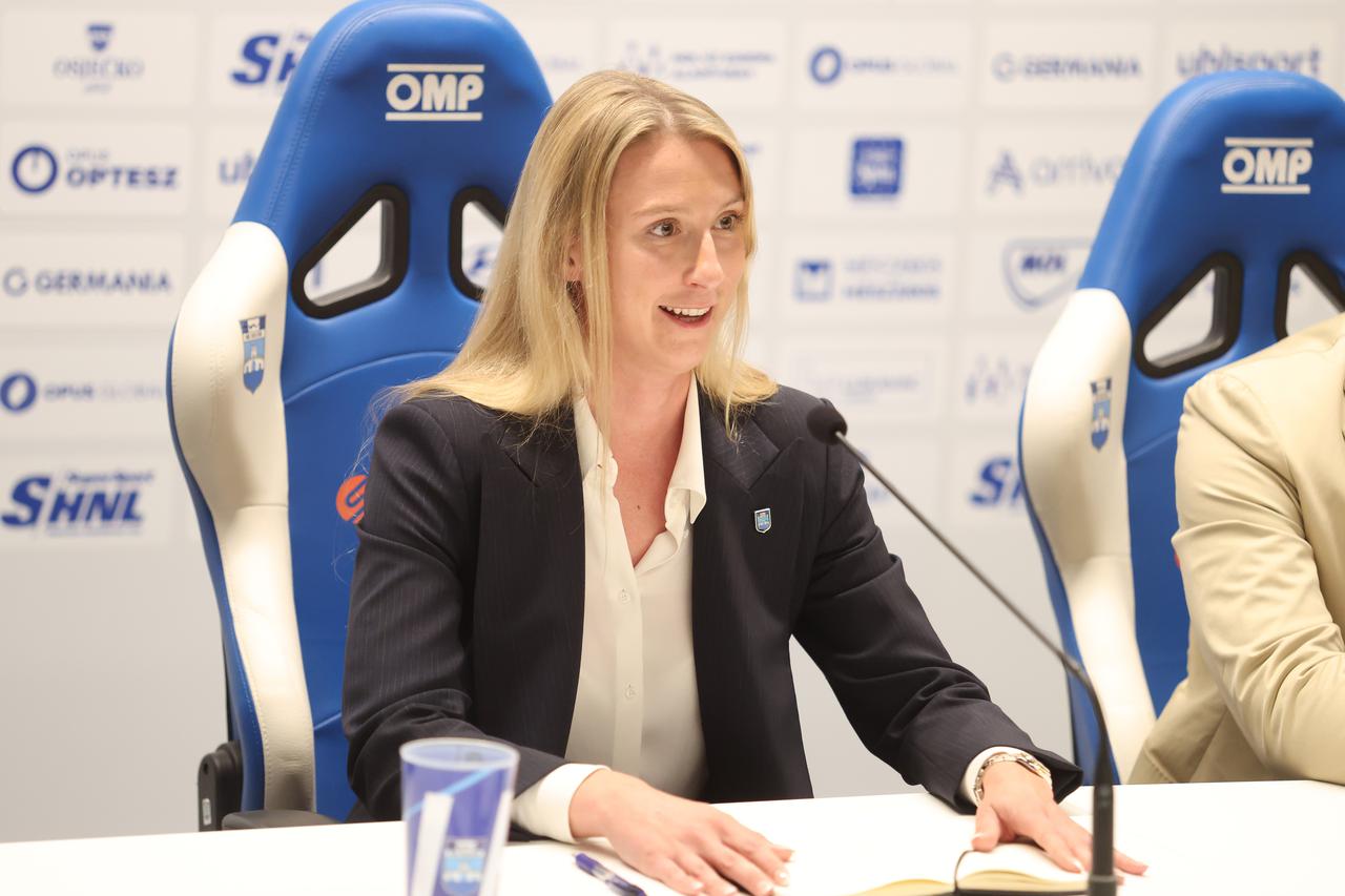 Osijek: Konferencija za medije u prostorijama NK Osijeka povodom predstavljanja novog sportskog direktora i nove vizije kluba