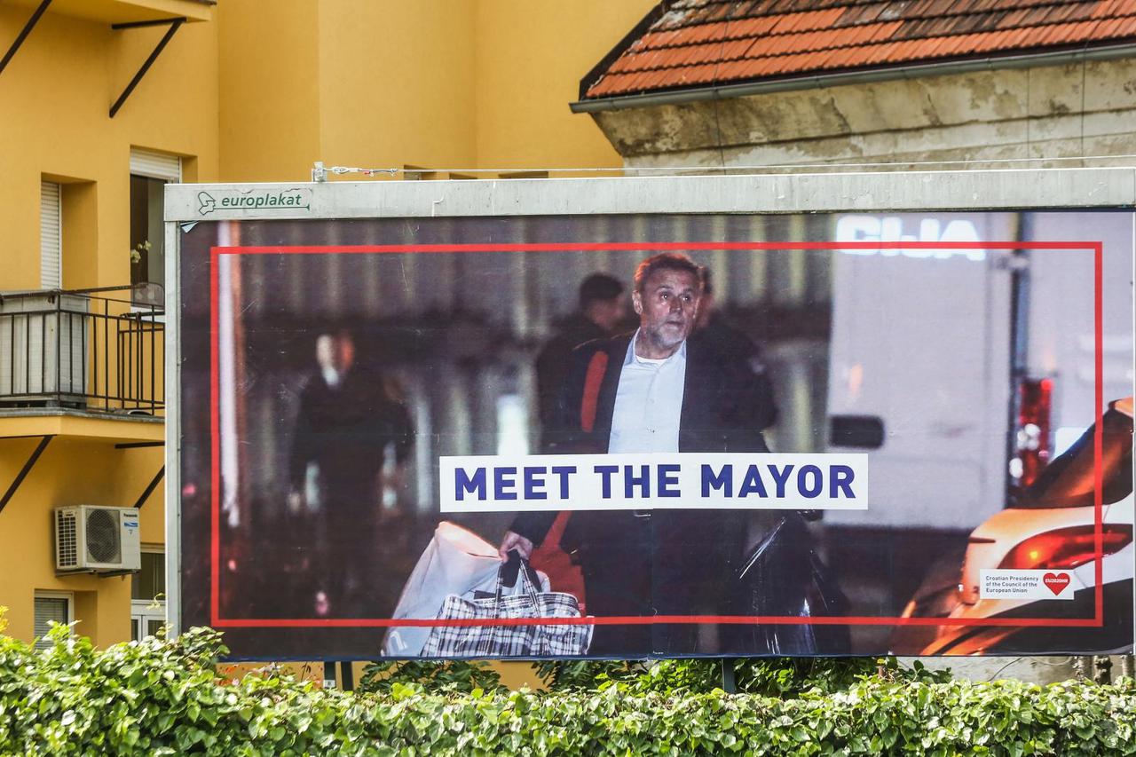 Zagreb: Na više lokacija u gradu Dario Juričan postavio je plakate o Milanu Bandiću