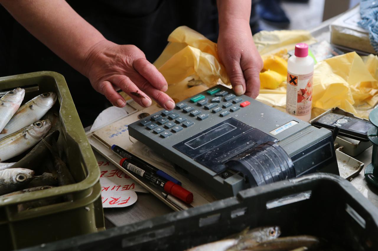 27.10.2015., Split - Fiskalna kasa na ribarnici.  Photo: Ivo Cagalj/PIXSELL
