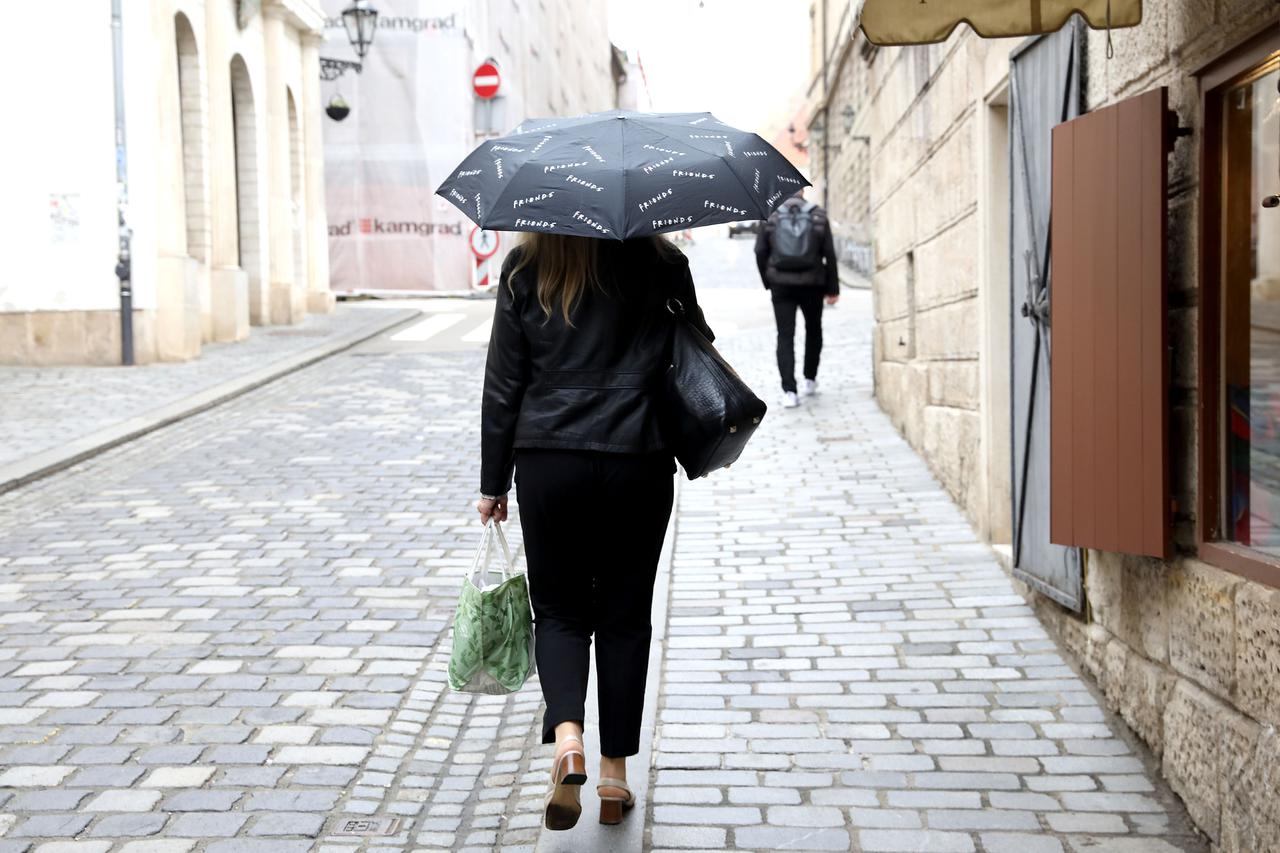 U Zagrebu su jutros opet potrebni kišobrani