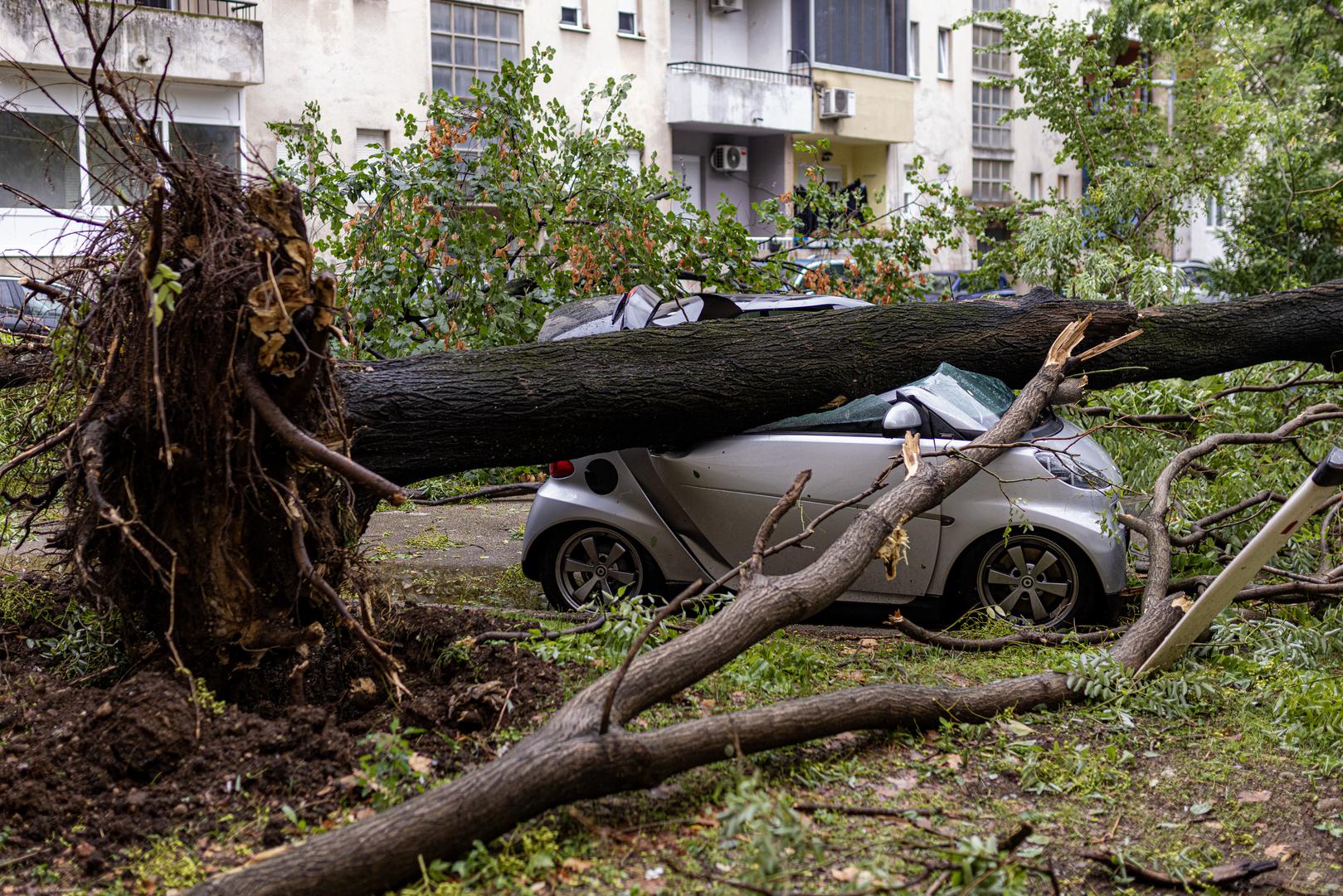 Iz JP Vodovod Mostar građanima je upućen savjet da prokuhavaju vodu za piće. U južnim dijelovima Mostara veća šteta nije zabilježena.