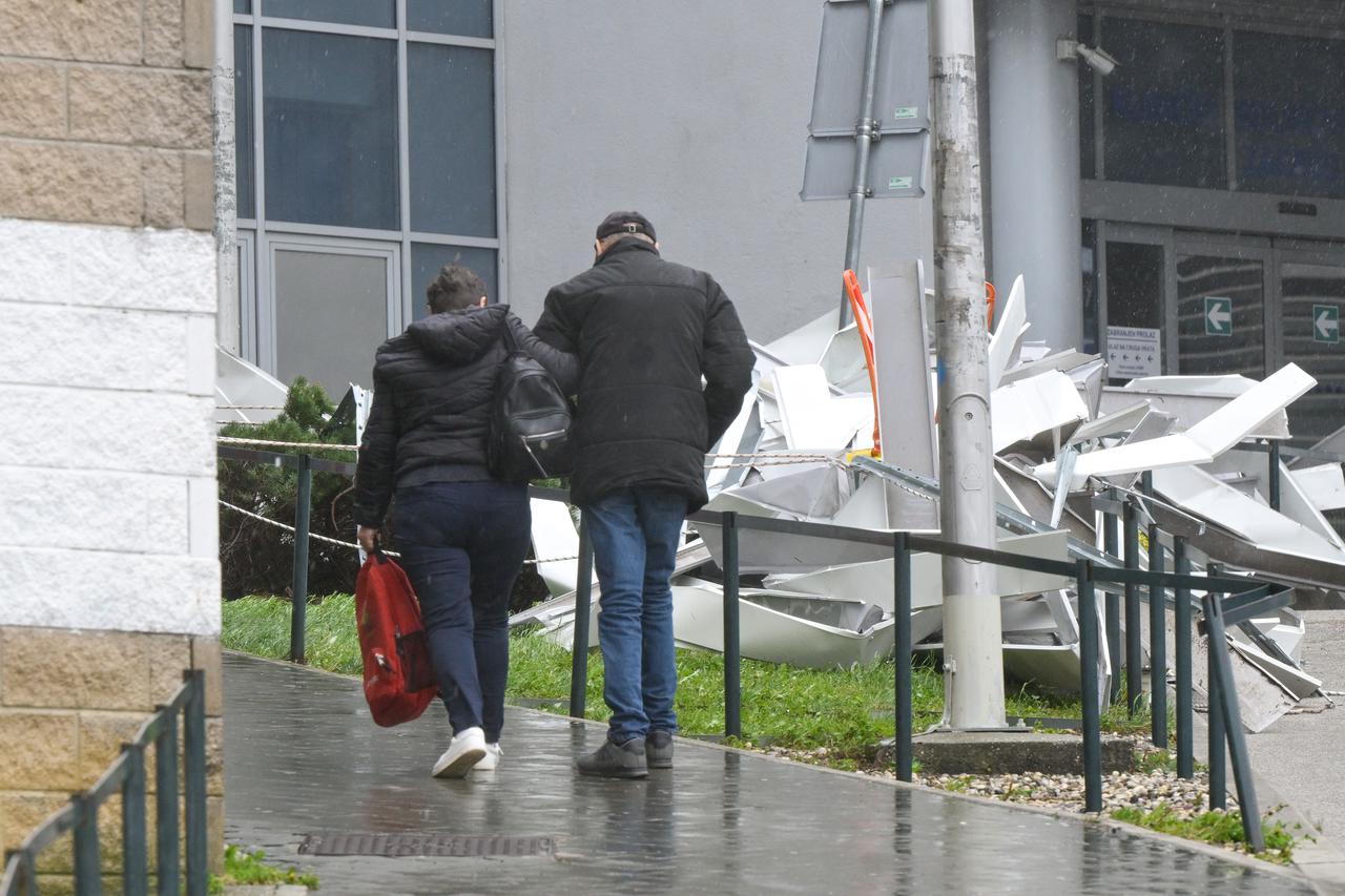 Zagreb: Nevrijeme oštetilo nadstrešnicu na Rebru
