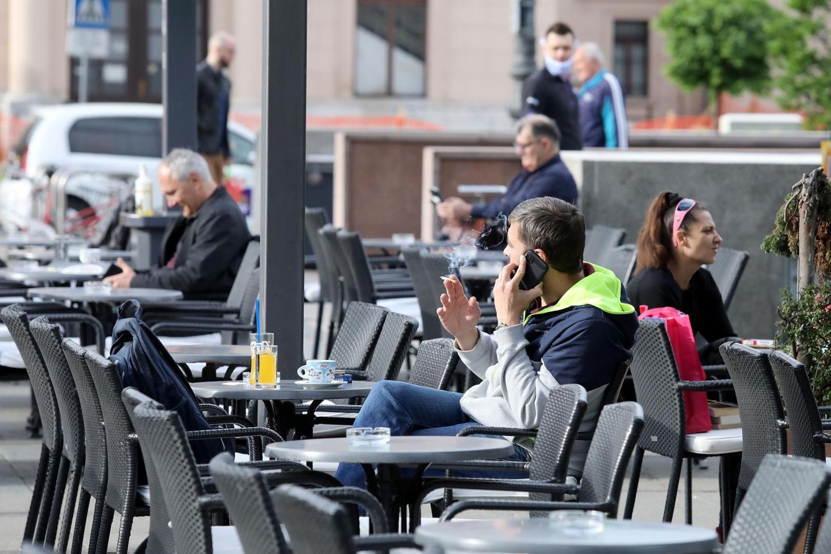 11.05.2020., Zagreb - Odlukom Kriznog stozera od danas je dozvoljen rad kafica i restorana i Zagrepcani su iskoristili priliku za prve kave u drustvu. Photo: Patrik Macek/PIXSELL