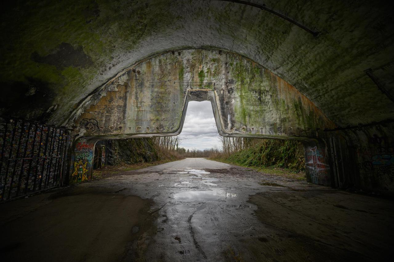 Ličko Petrovo Selo: Nekadašnji Vojni aerodrom Zeljava